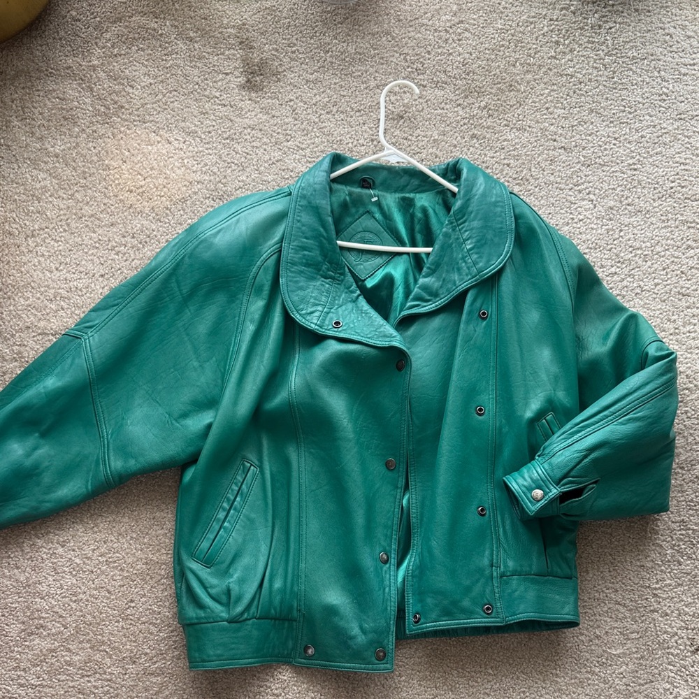 RETRO/ VINTAGE LOVERS: Oversized Women's Green Leather Jacket